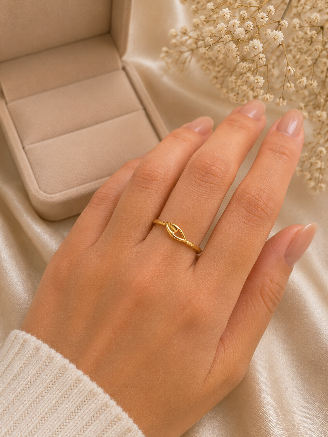 9K Gold Minimal Leaf Ring (Size - 12)