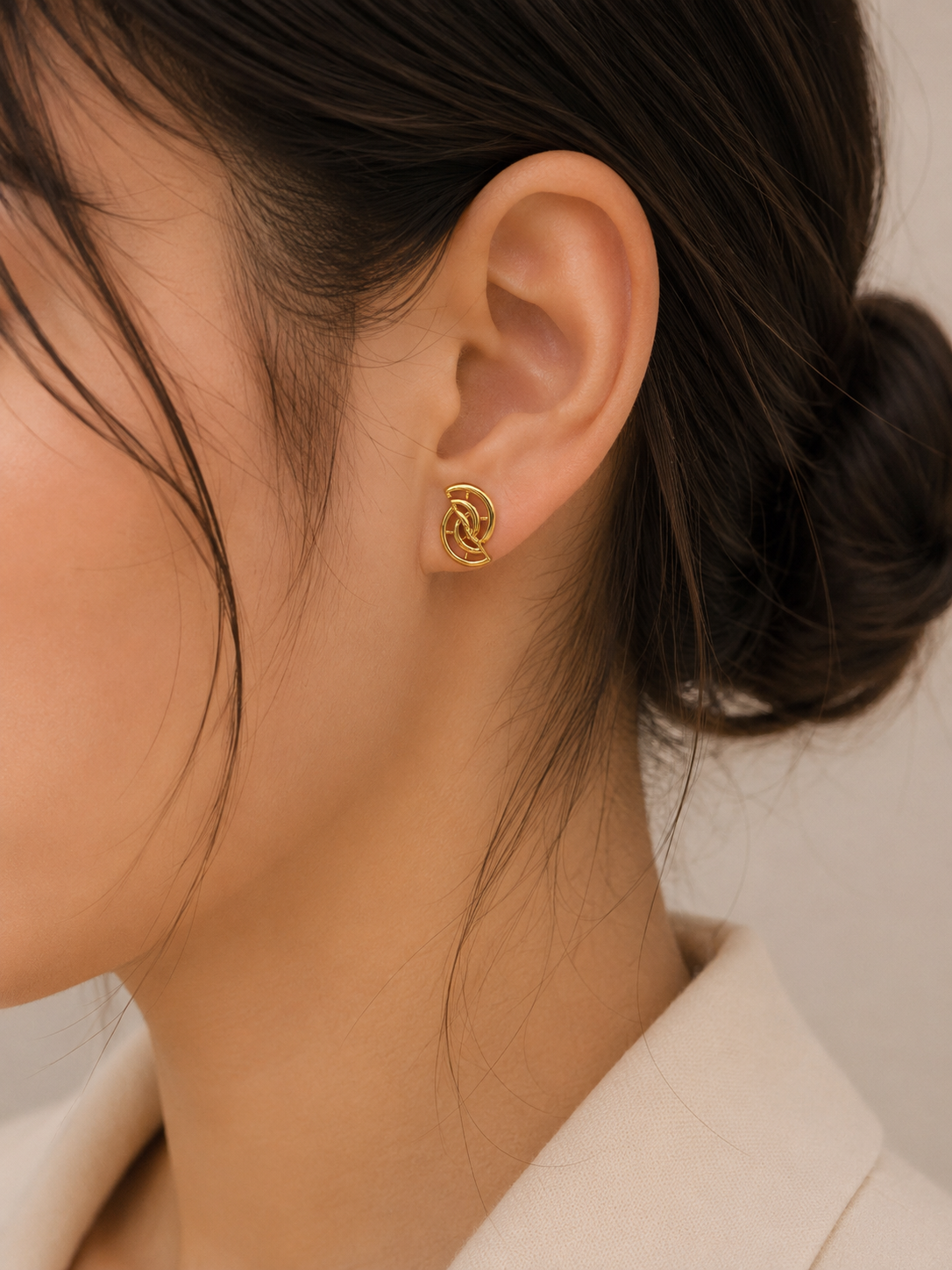 9K Gold Interlocking Circle Designer Stud Earrings