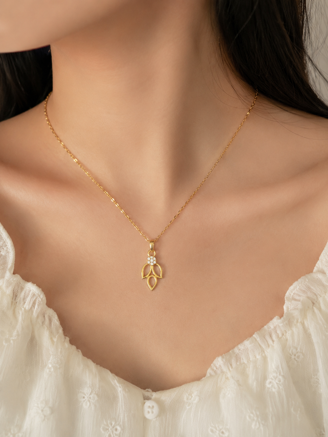 9K Gold Floral Bloom Crystal Pendant