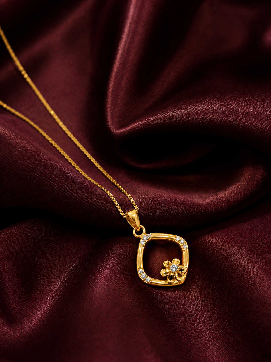 Petal 9 Karat Gold Pendant