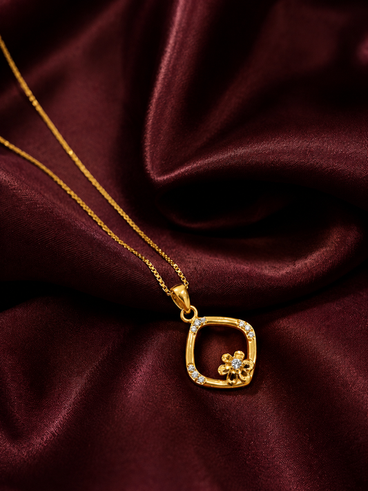 Petal 9 Karat Gold Pendant