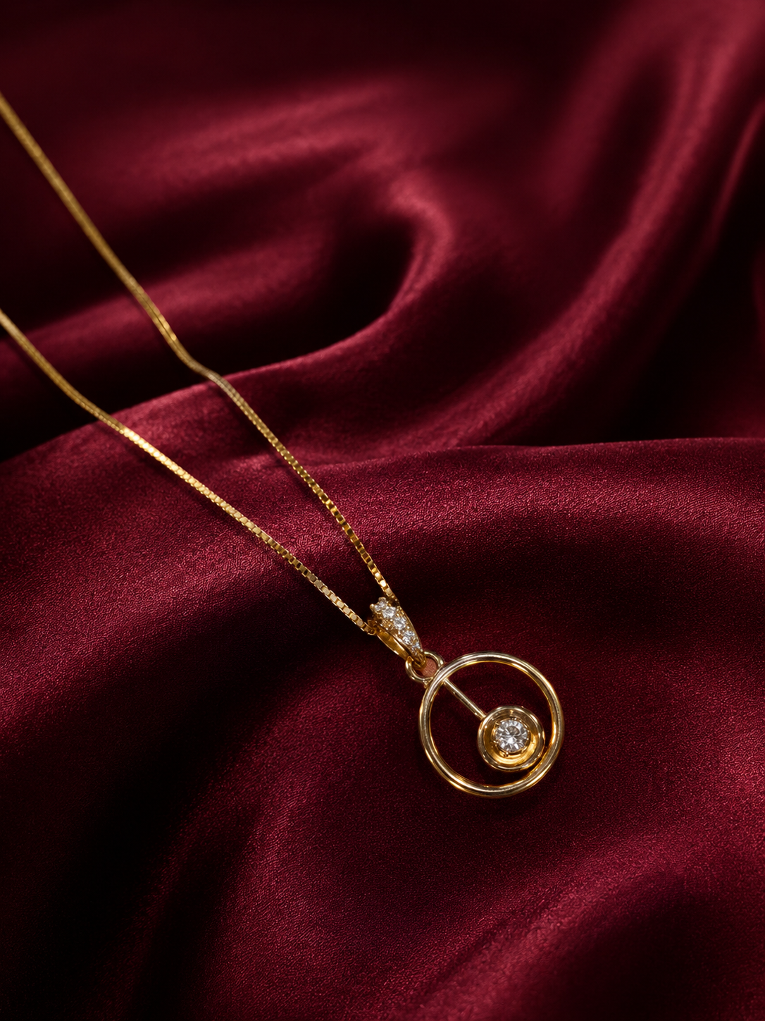 Solitaire Circle 9 Karat Gold Pendant