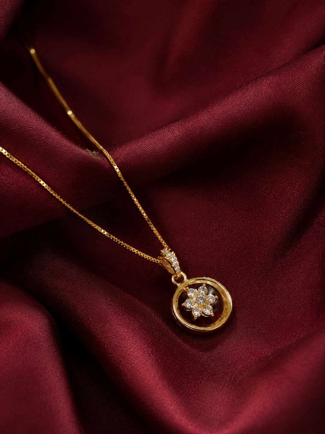Bloom Circle 9K Gold Pendant