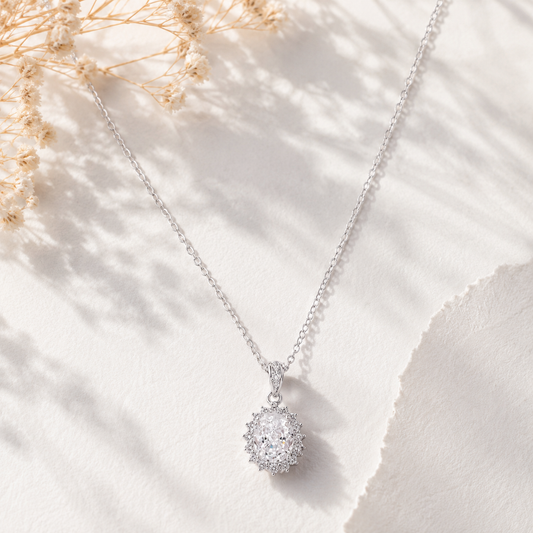 Silver Luxury Necklace with Sparkling Crystal