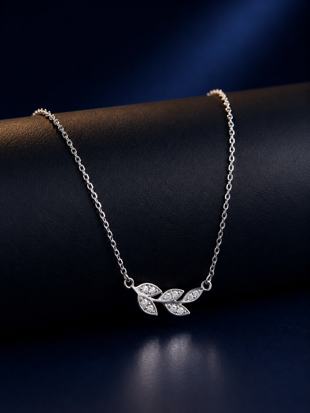 925 Silver Graceful Leaf Spark Necklace