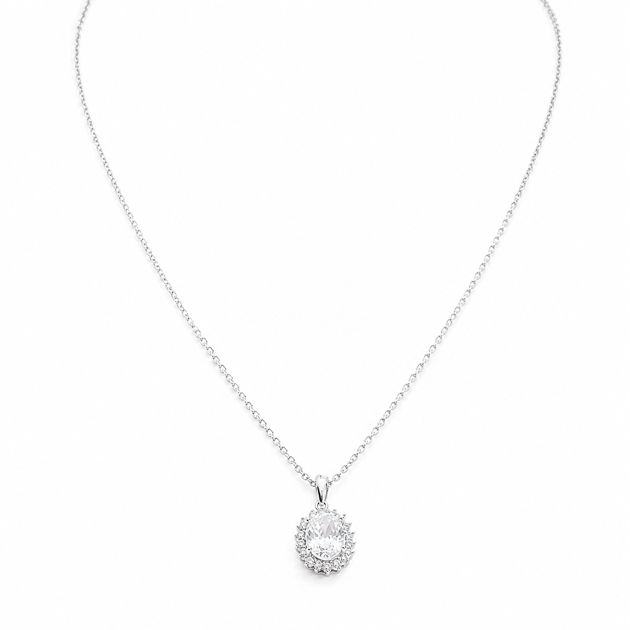 Silver Luxury Necklace with Sparkling Crystal