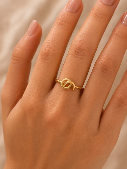 9K Gold Interlocking Circle Ring