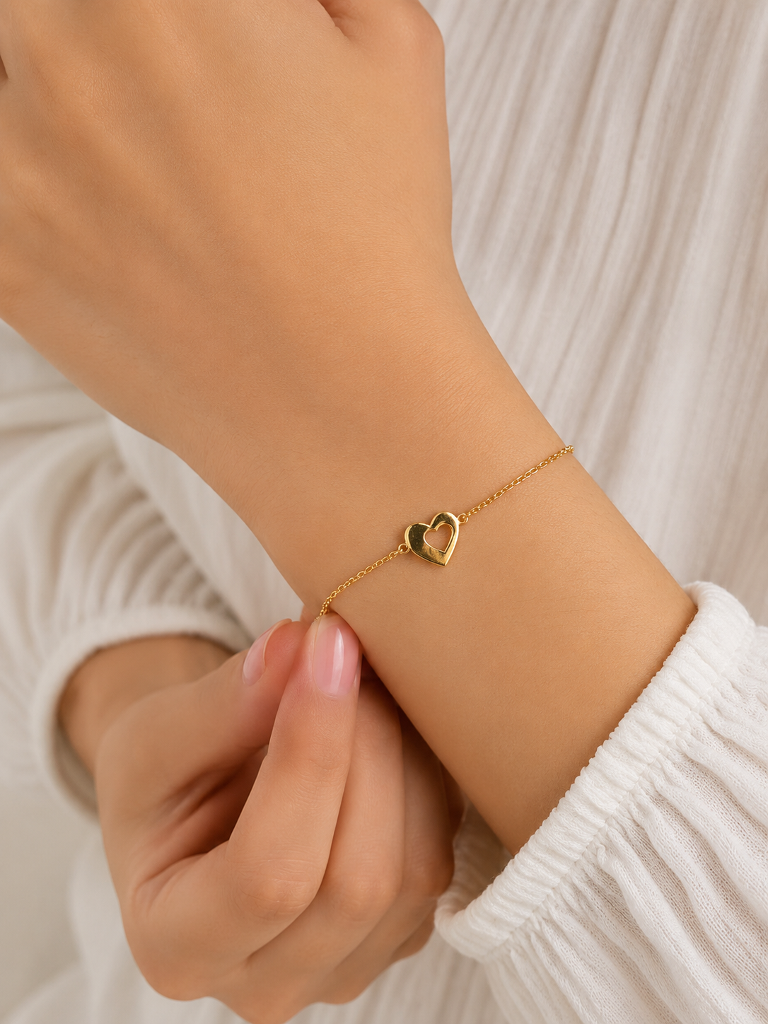 9K Gold Open Heart Bracelet