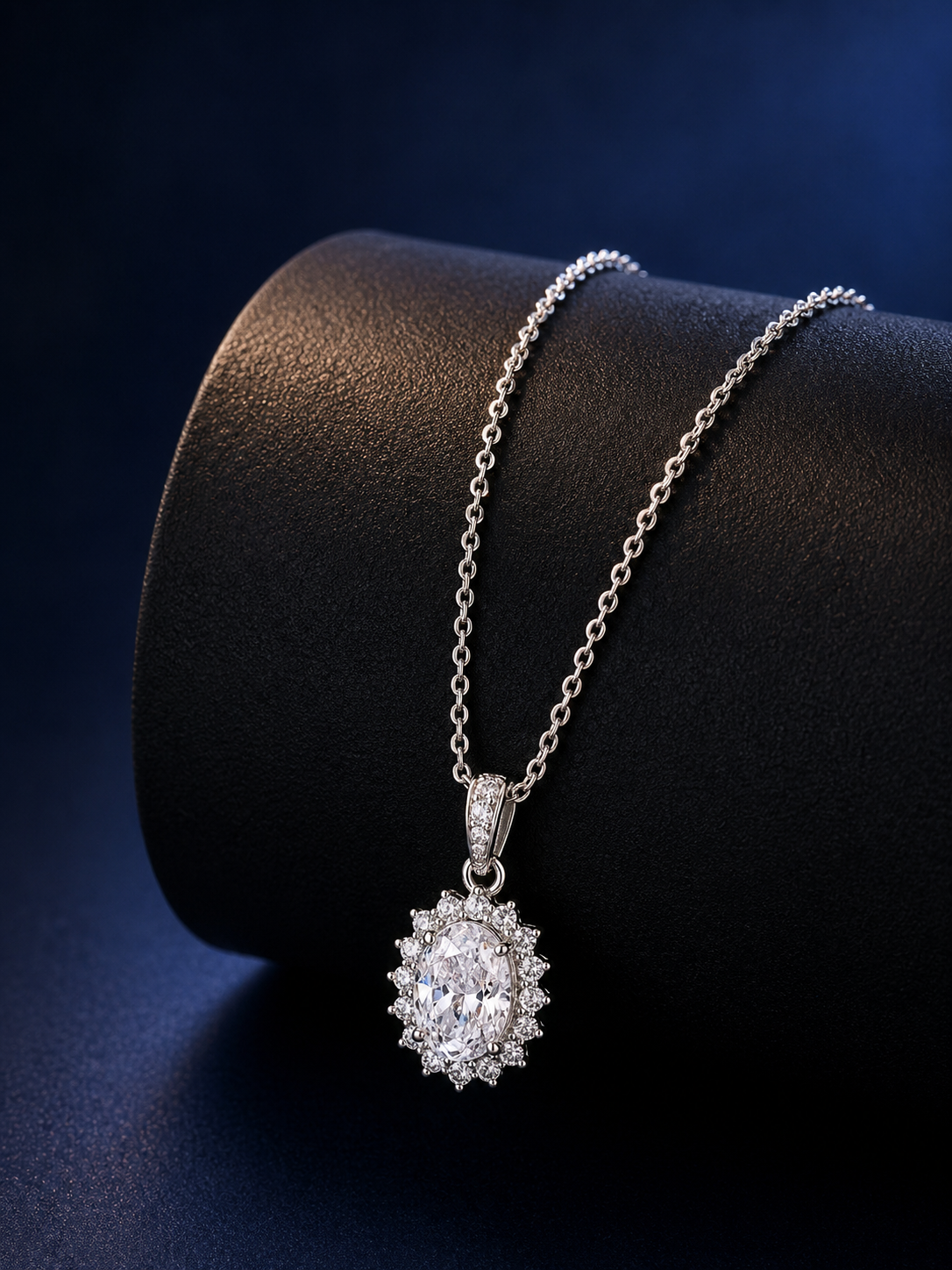 925 Silver Luxury Necklace with Sparkling Crystal