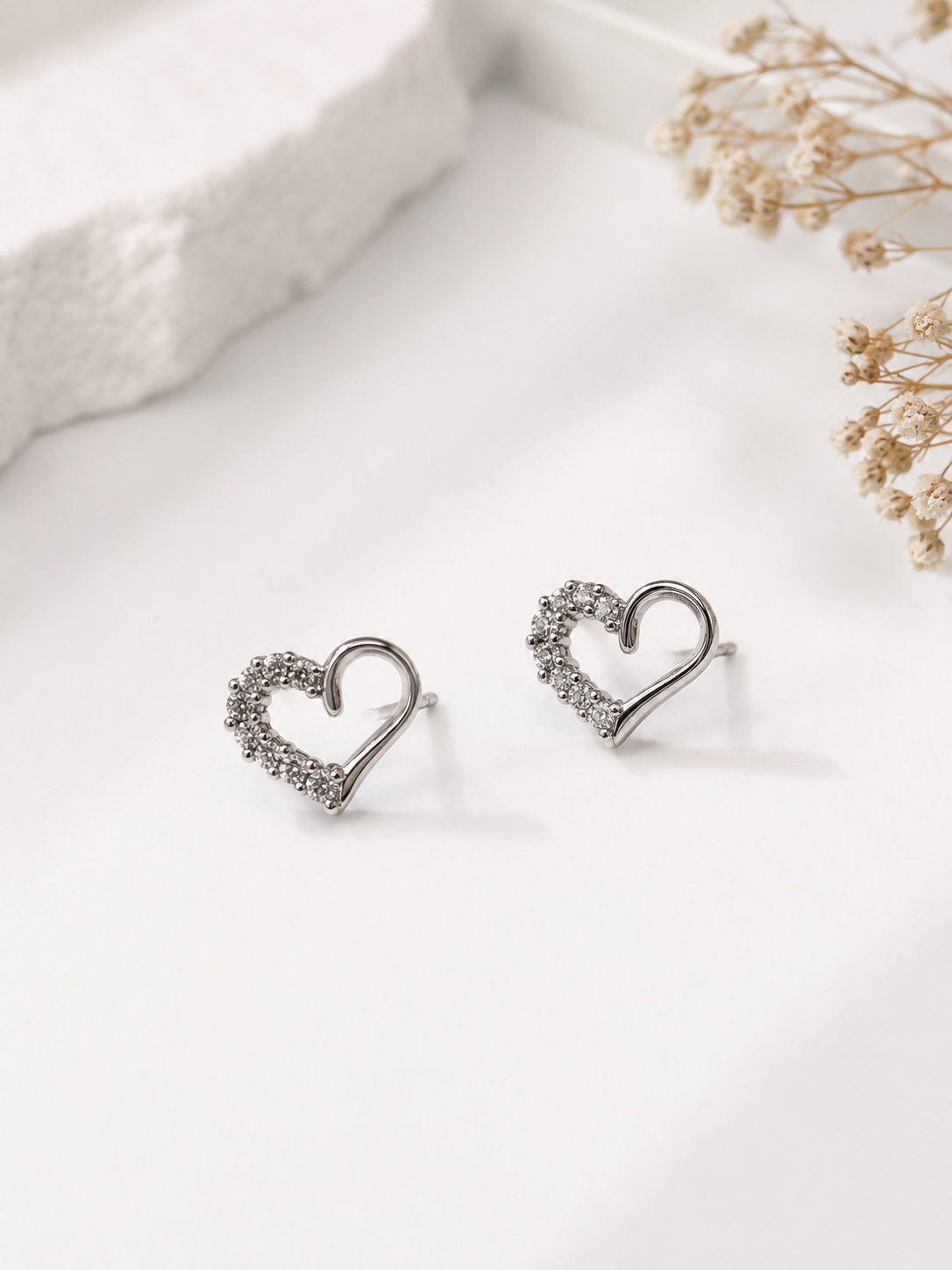 925 Silver Timeless Heart Glow Earrings
