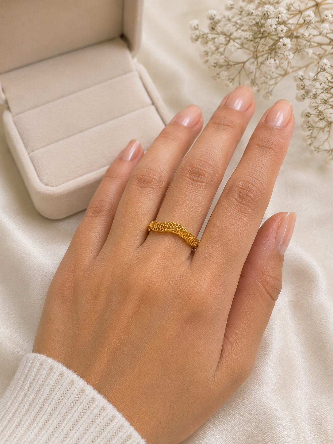 9K Gold Filigree Wave Ring (Size - 12)