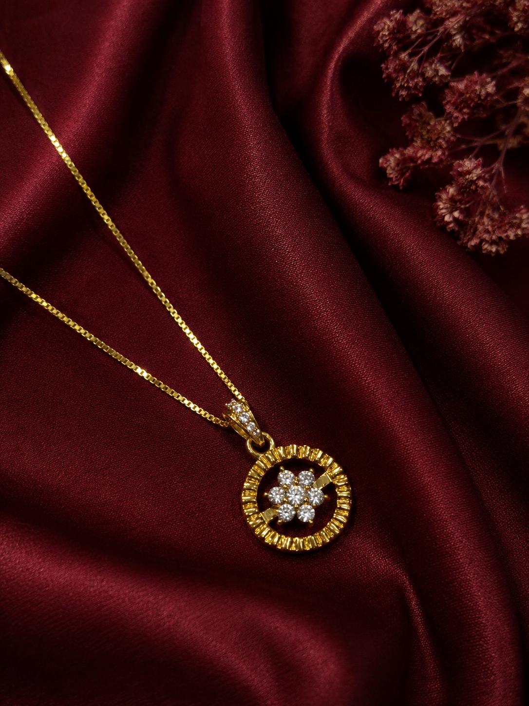 Bloom 9 Karat Gold Pendant