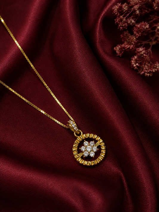 Bloom 9 Karat Gold Pendant