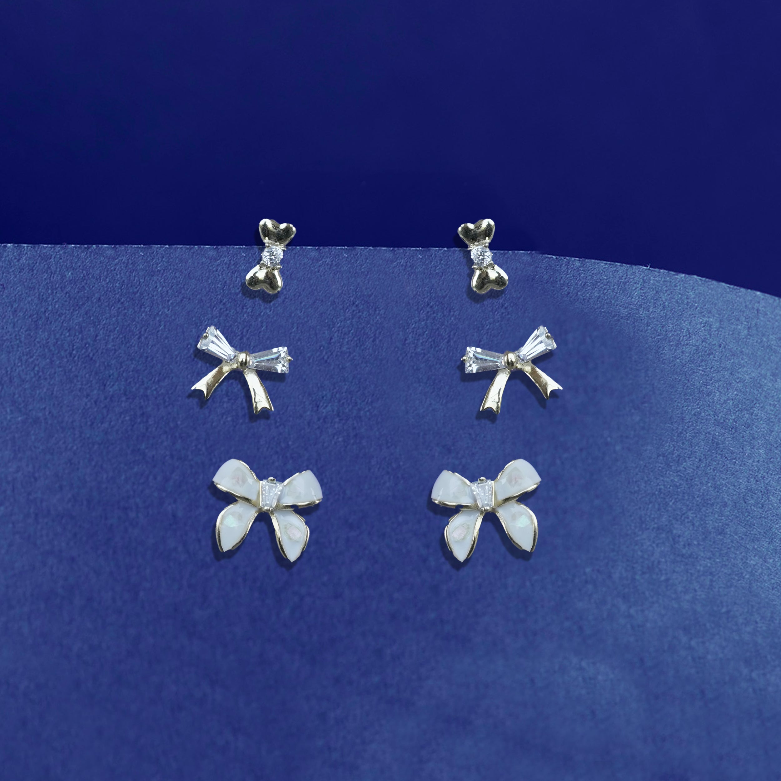 Elegant Bow & Ribbon Stud Set