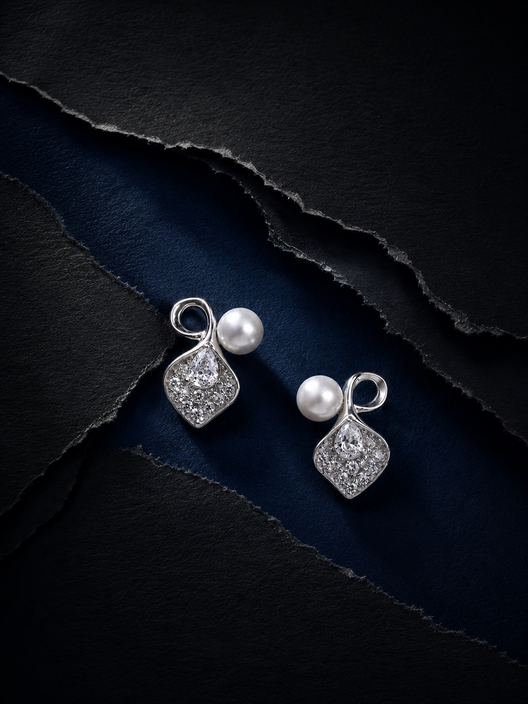 Pearl Leaf Spark Stud Earrings