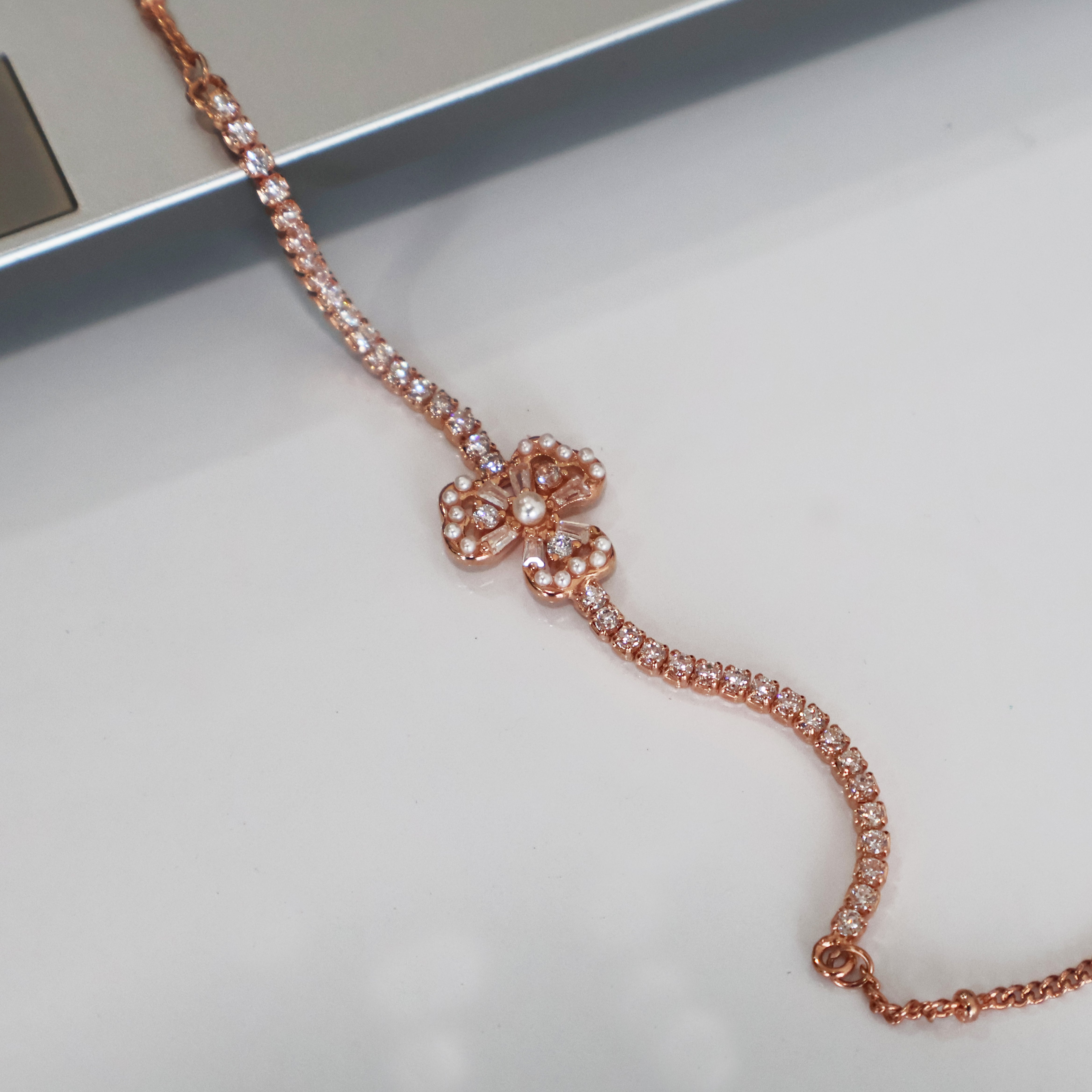 Petite Flower Shine Bracelet