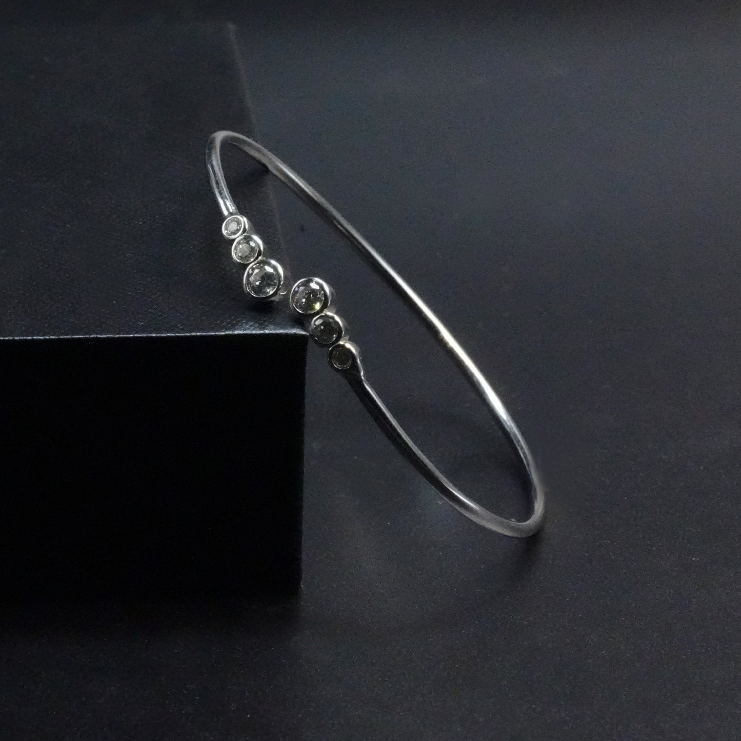 minimal bubble-stone cuff