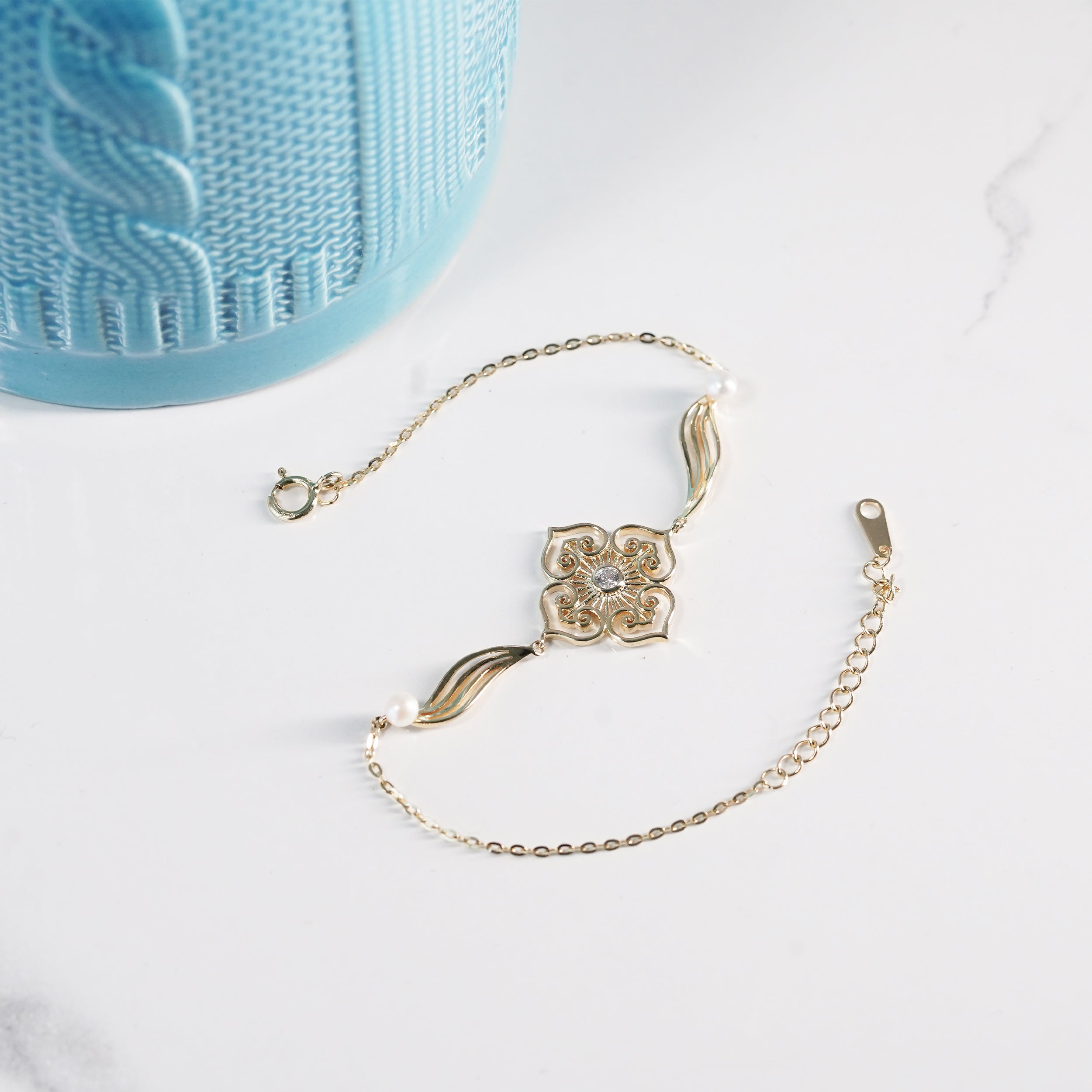 Delicate Vintage Flower Bracelet