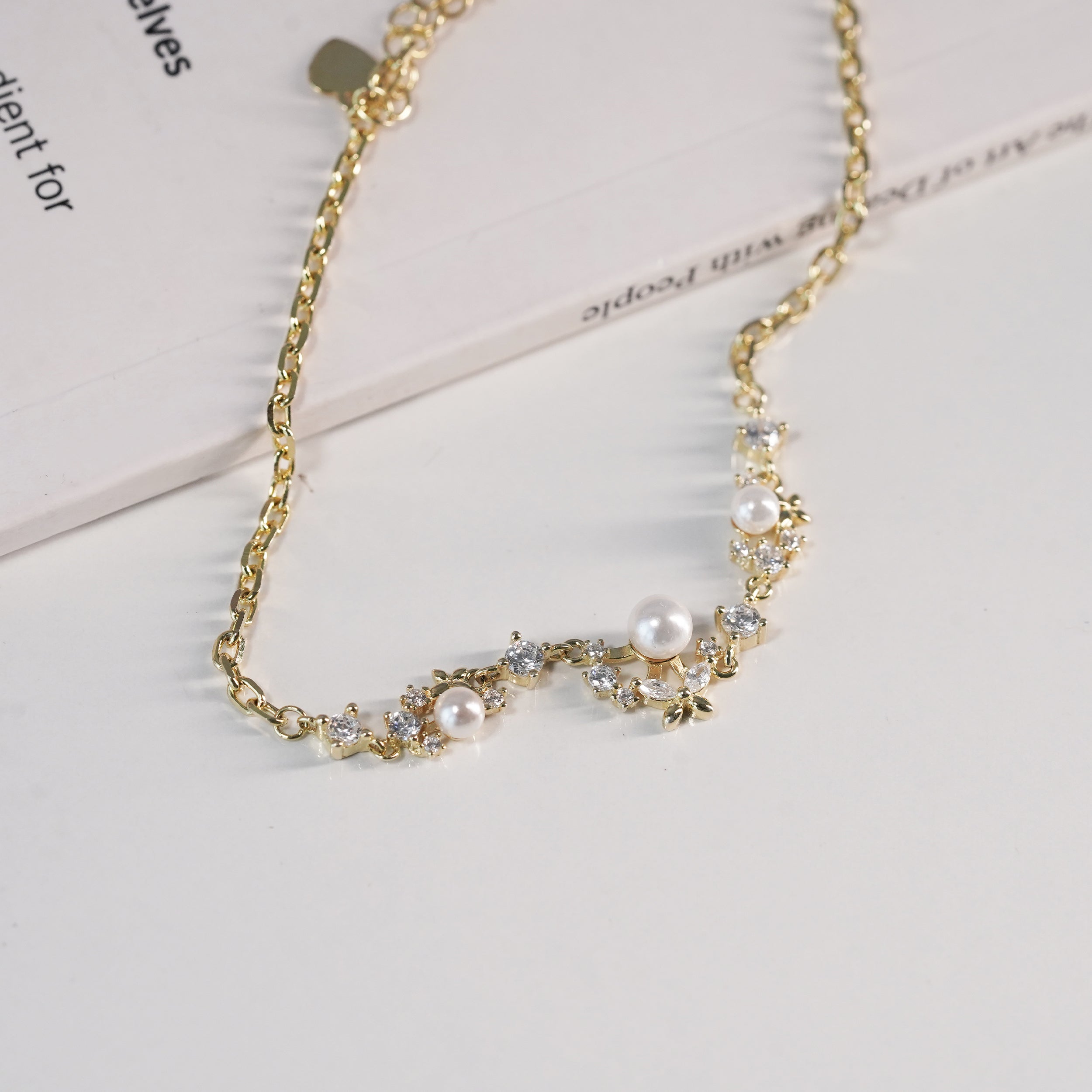 Pearl Petal Shine Bracelet