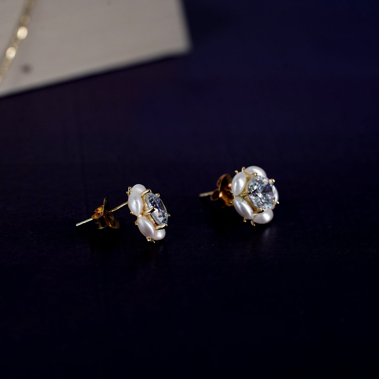 White Petal Sparkle Jewelry Set