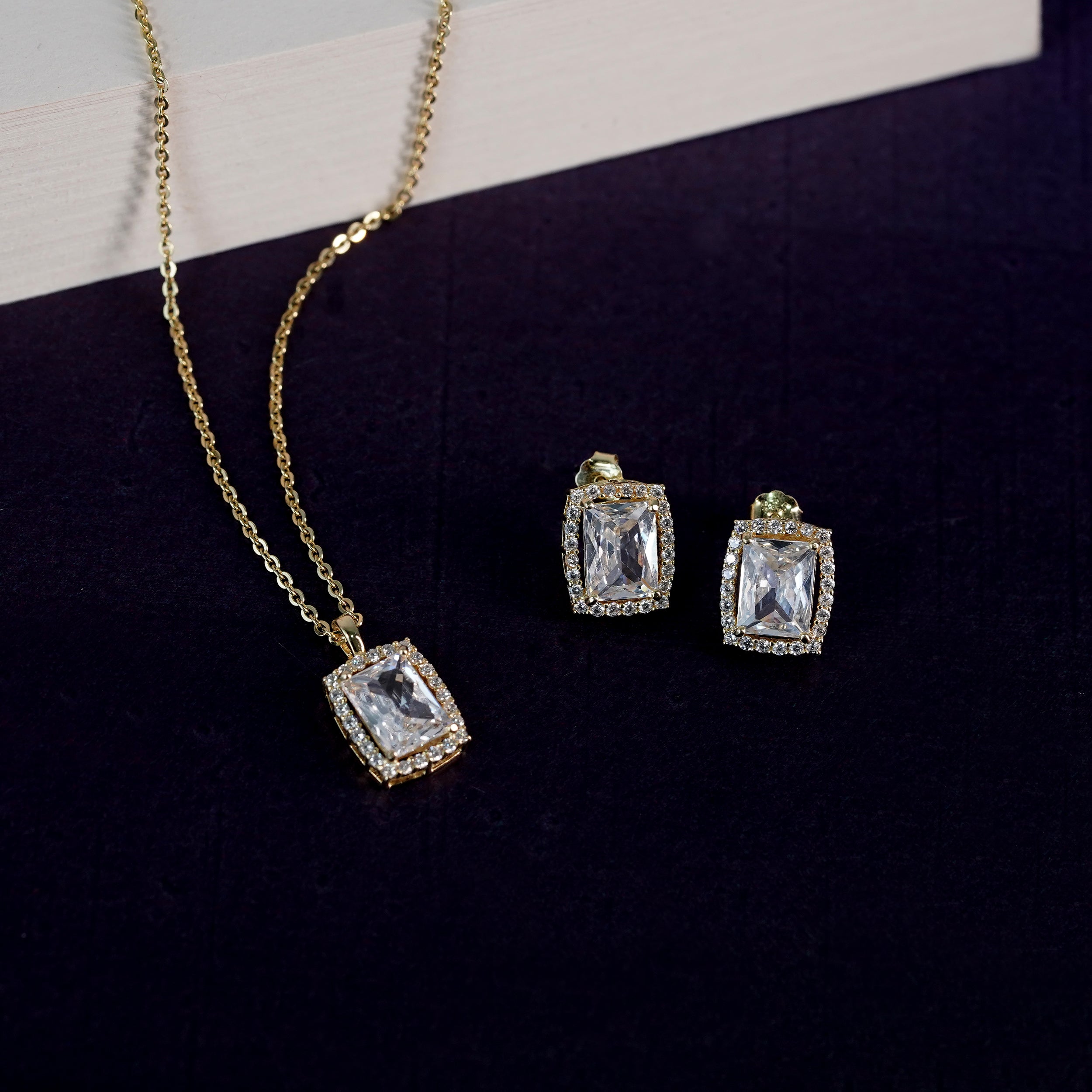 Graceful Glow Necklace & Earrings