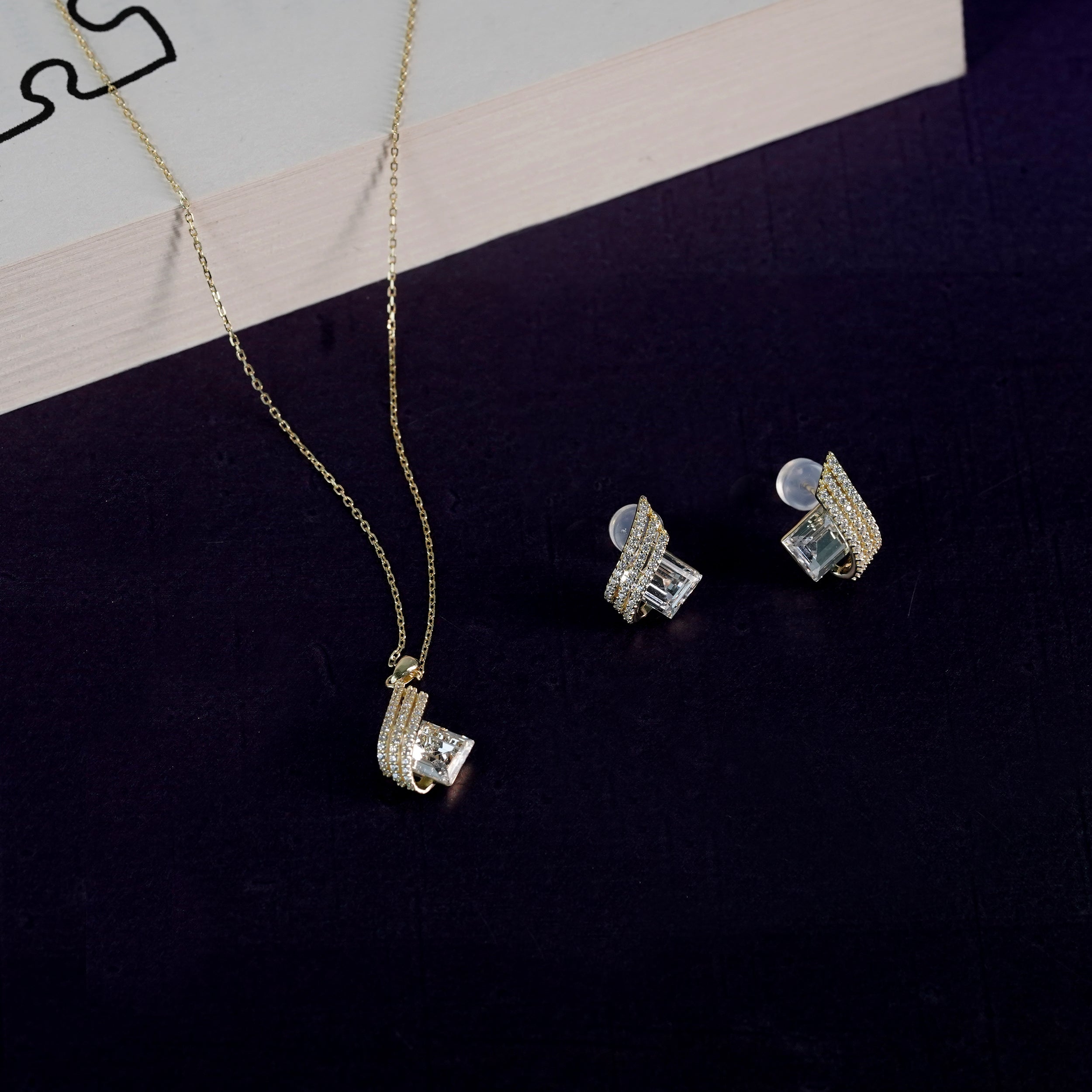 Golden Curve Diamond Set