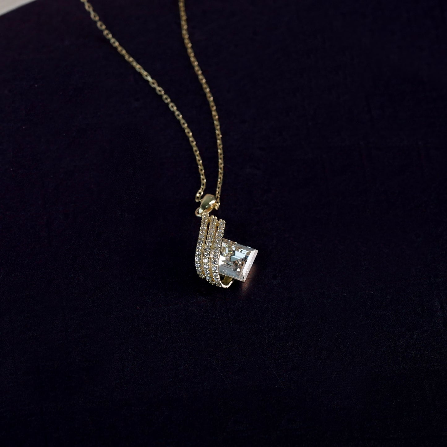 Golden Curve Diamond Set