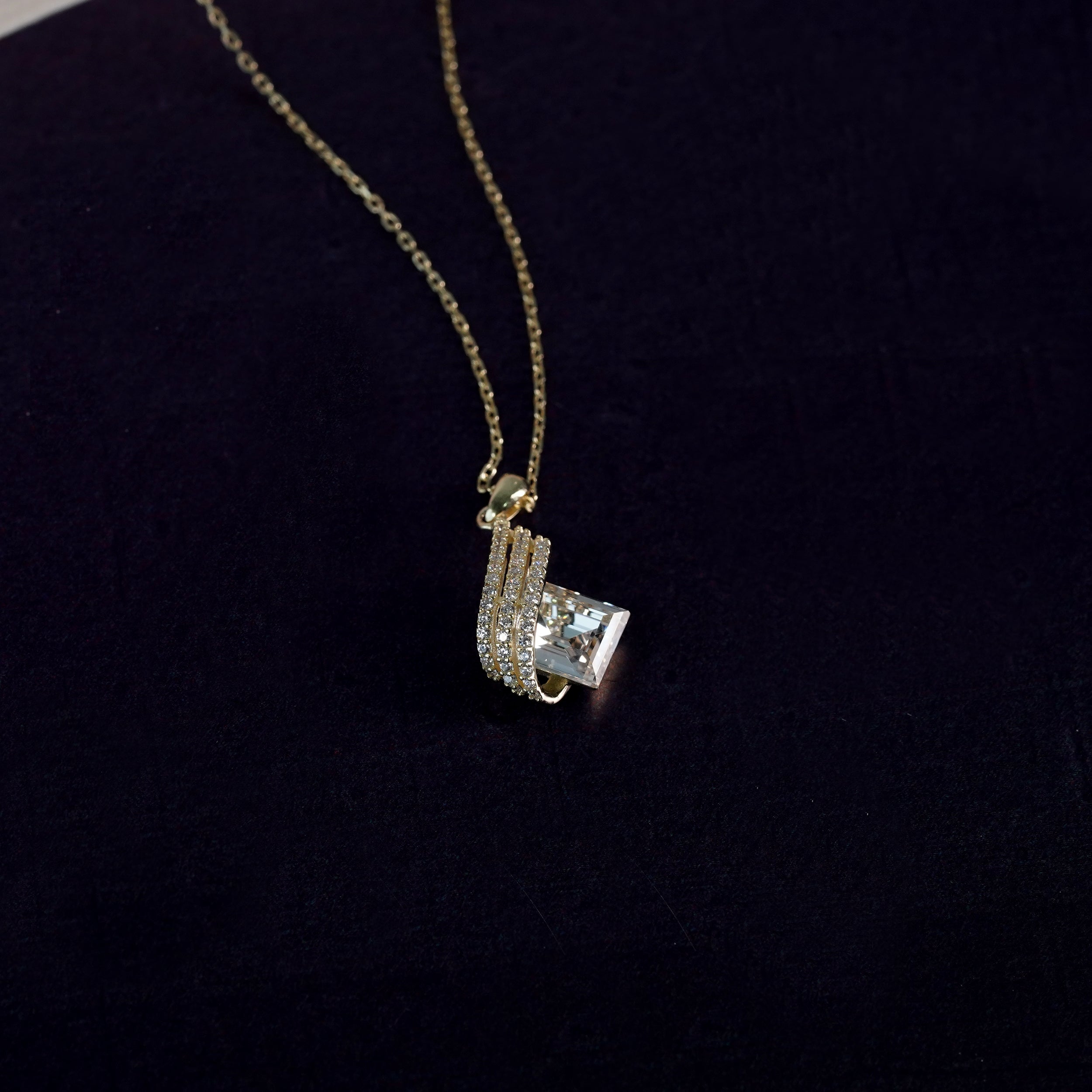 Golden Curve Diamond Set