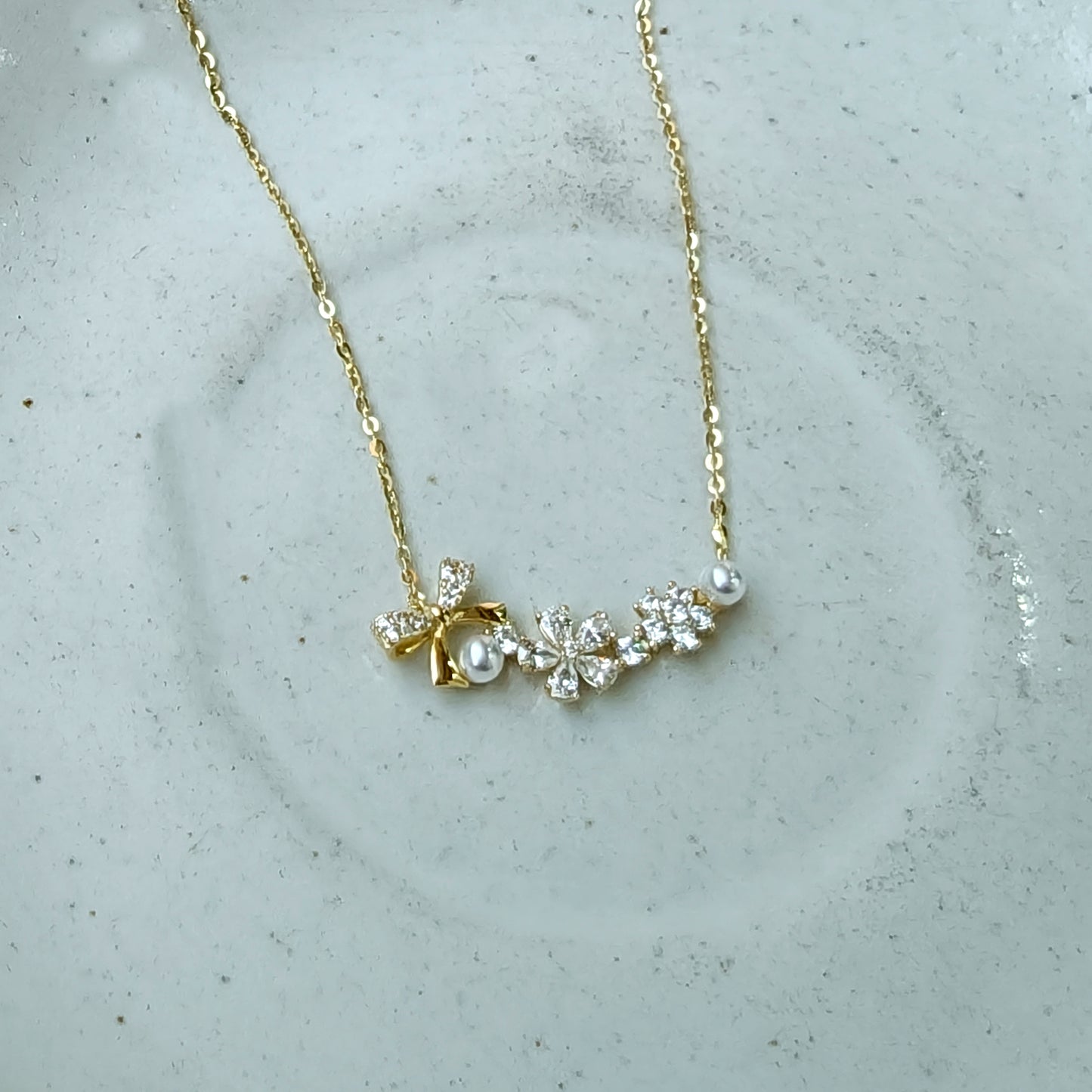 Floral Spark Pearl Gold Necklace