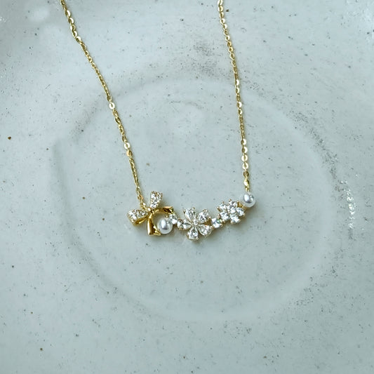 Floral Spark Pearl Gold Necklace