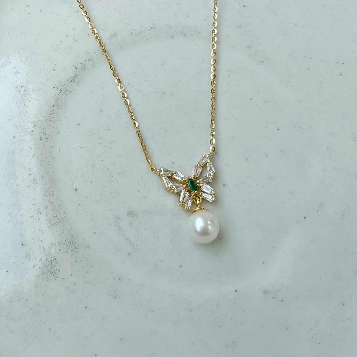 Luxe Emerald Blossom Pearl Gold Necklace