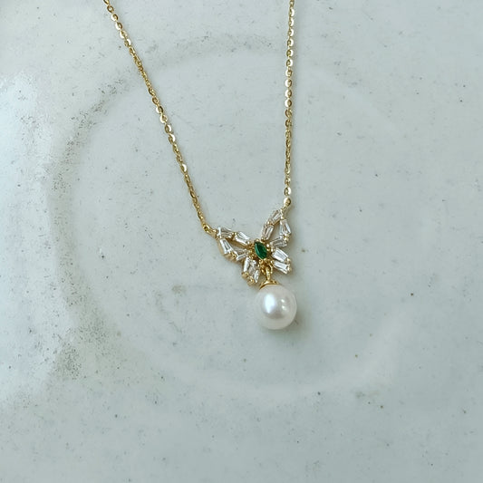 Luxe Emerald Blossom Pearl Gold Necklace