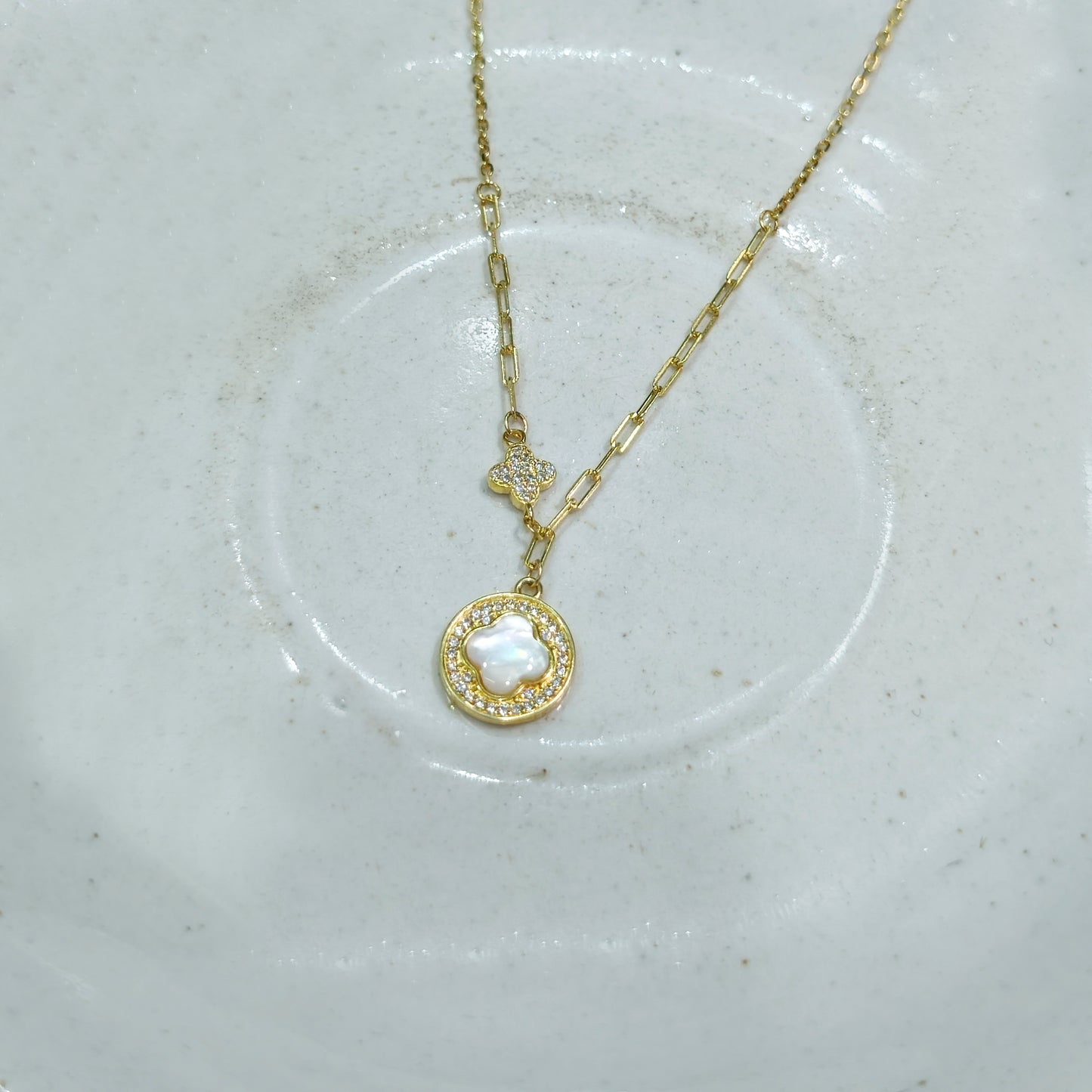 Pearl Clover Radiance Gold Pendant
