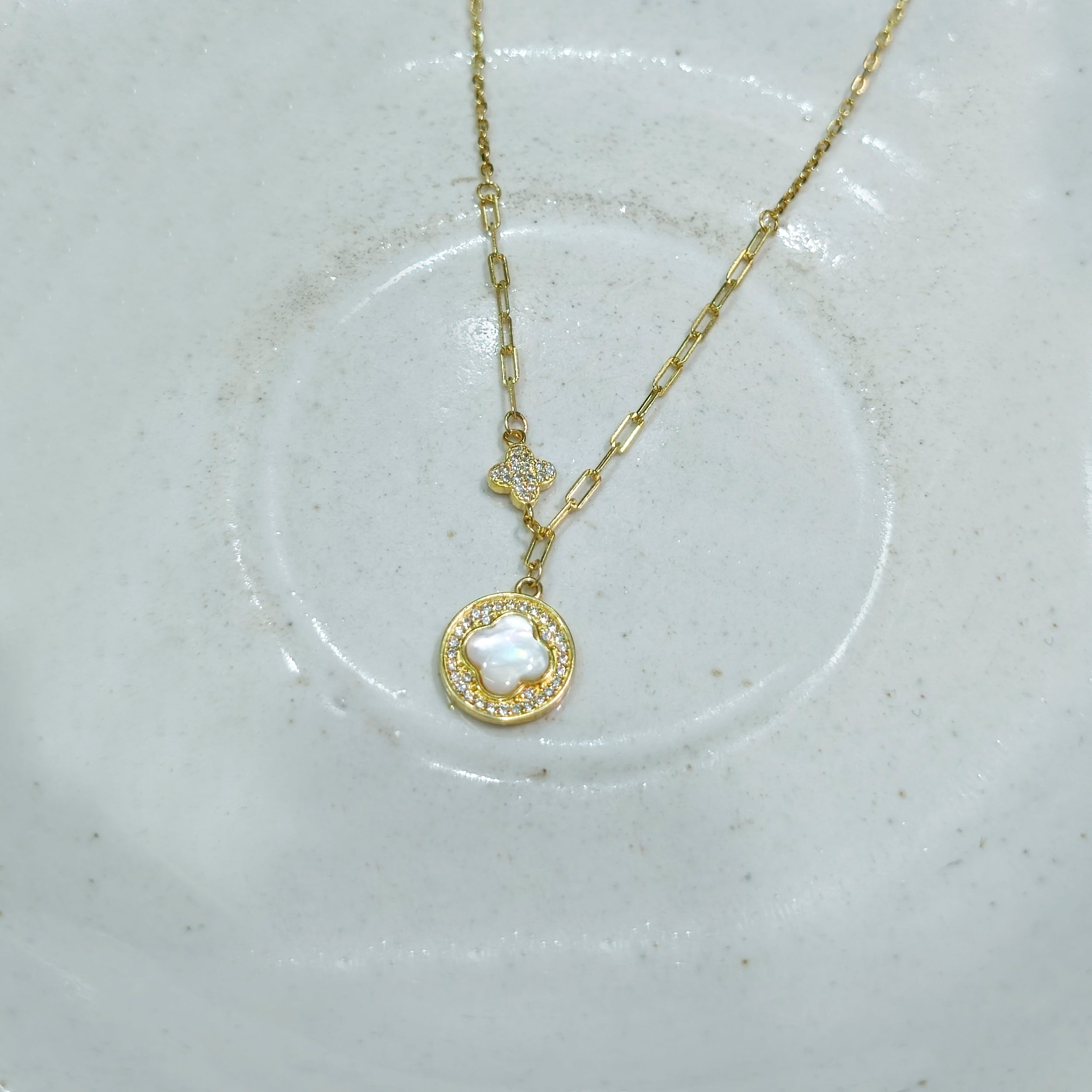 Pearl Clover Radiance Gold Pendant