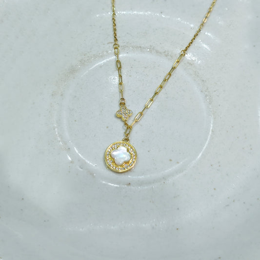 Pearl Clover Radiance Gold Pendant