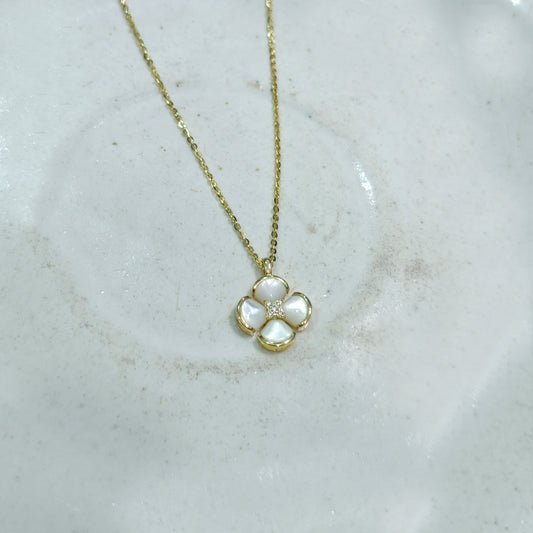 Luxury Clover Shimmer Necklace