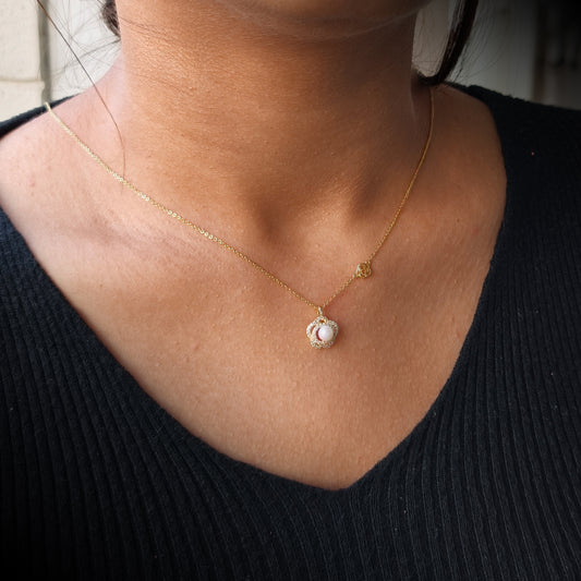 Modern Muse Pearl Necklace