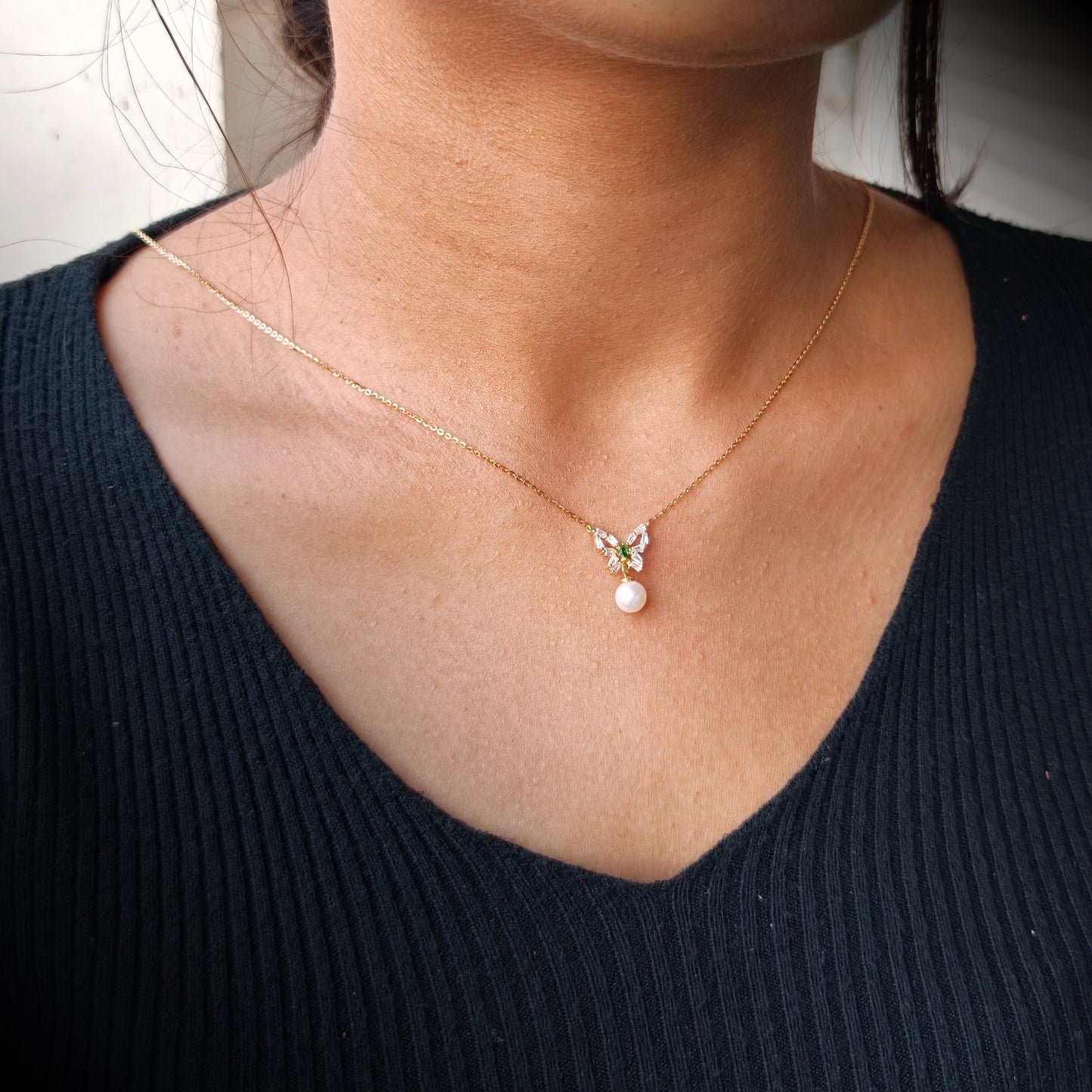 Luxe Emerald Blossom Pearl Gold Necklace