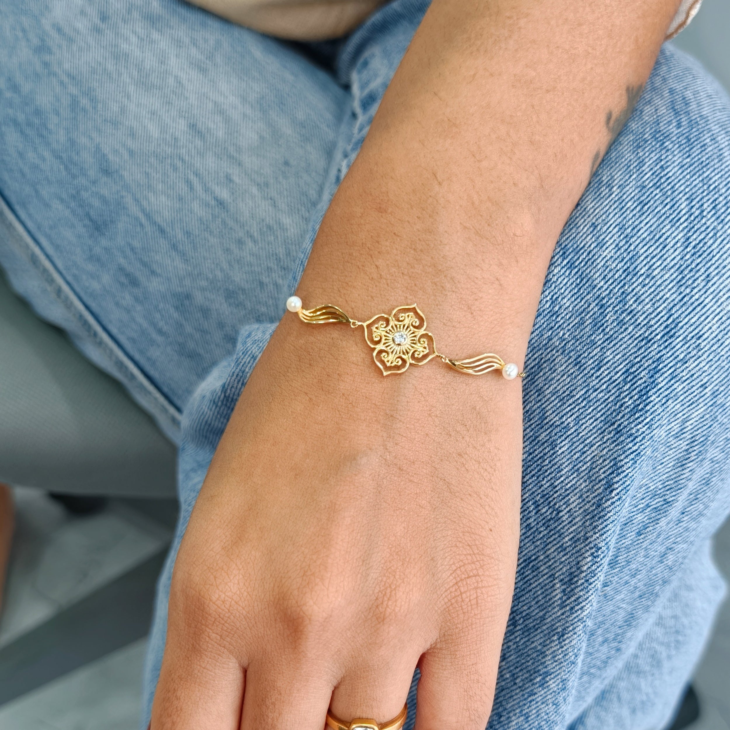 Delicate Vintage Flower Bracelet