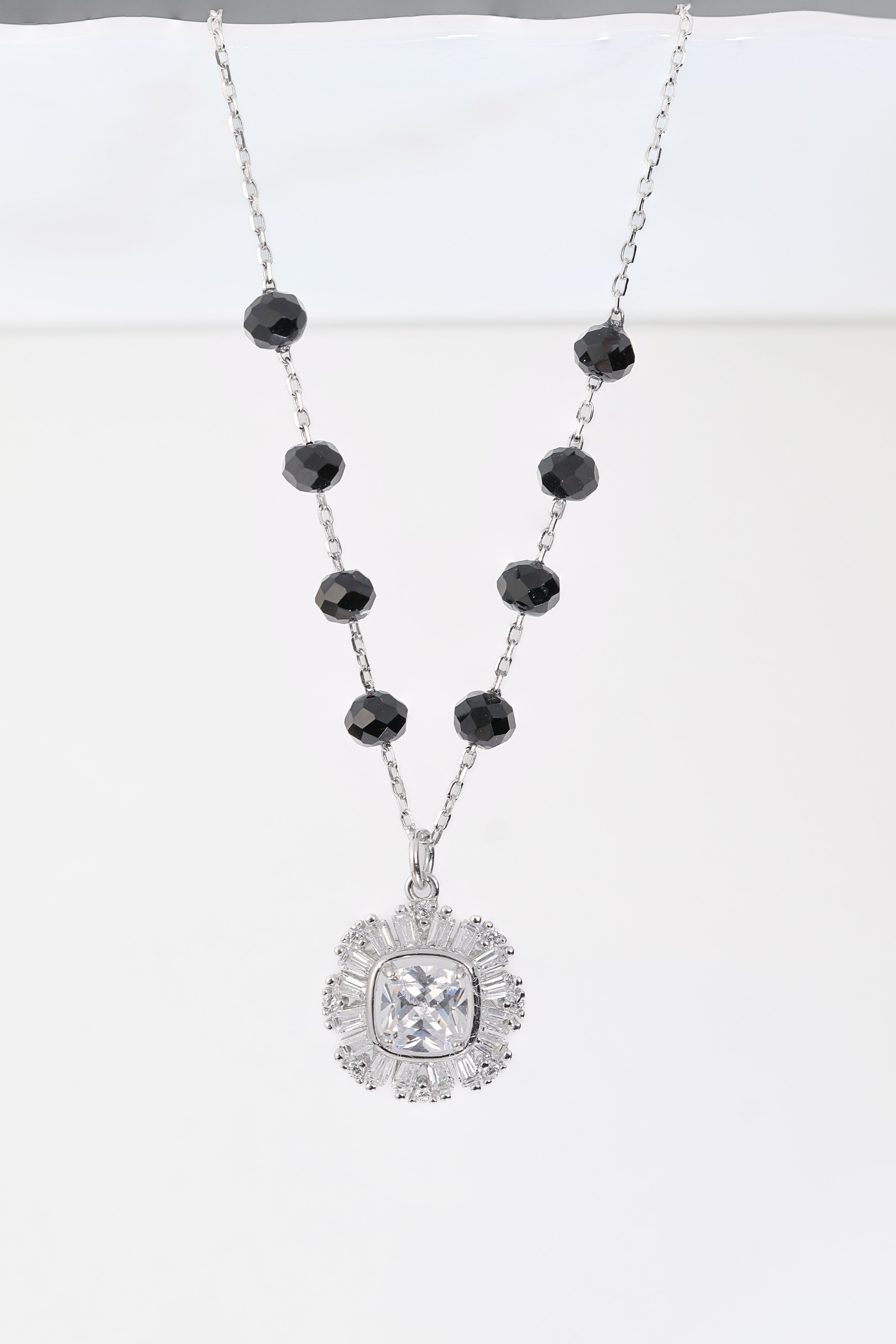 Moonlit Baguette Glow Mangal Sutra