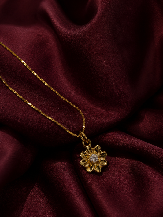Bloom 9 Karat Gold Pendant