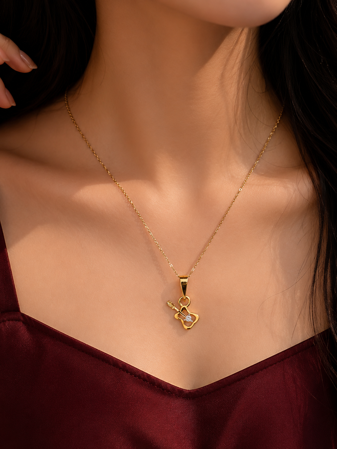 9K Gold Guitar Pendant