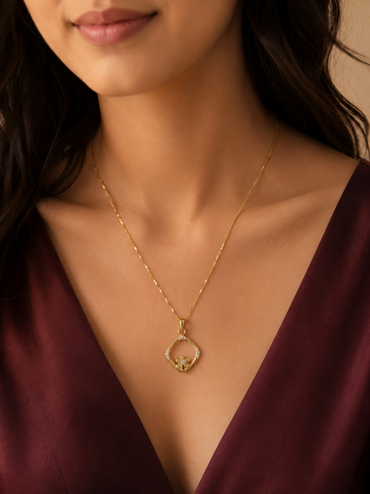 Petal 9 Karat Gold Pendant