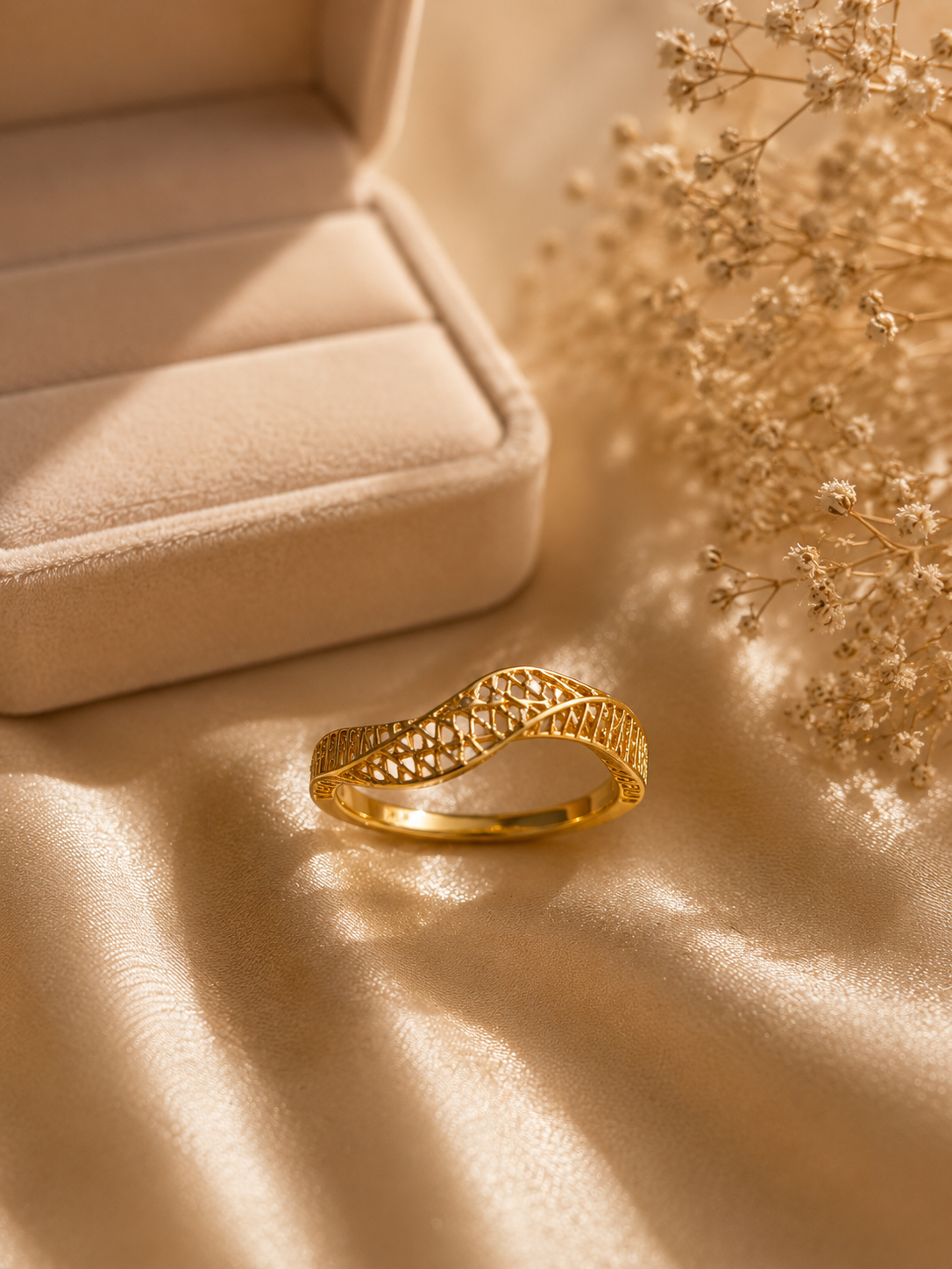 9K Gold Filigree Wave Ring (Size - 12)