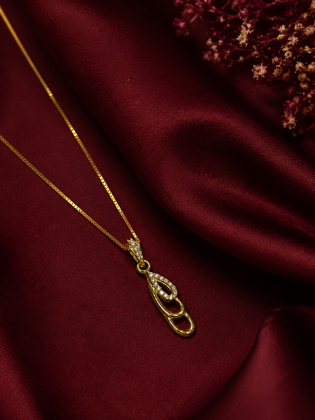 Grace Loop 9K Gold Pendant