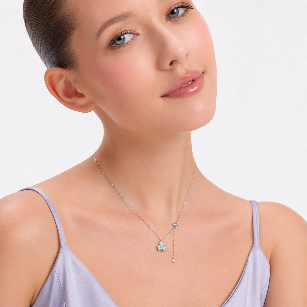 Silver Classic Flower Pendant Necklace